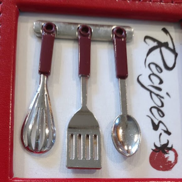 C. R.GIBSON KITCHEN KEEPER BINDER BONDED RED LEATHER RECIPE BOOK 9 X 9.5  NWOT - Picture 4 of 13